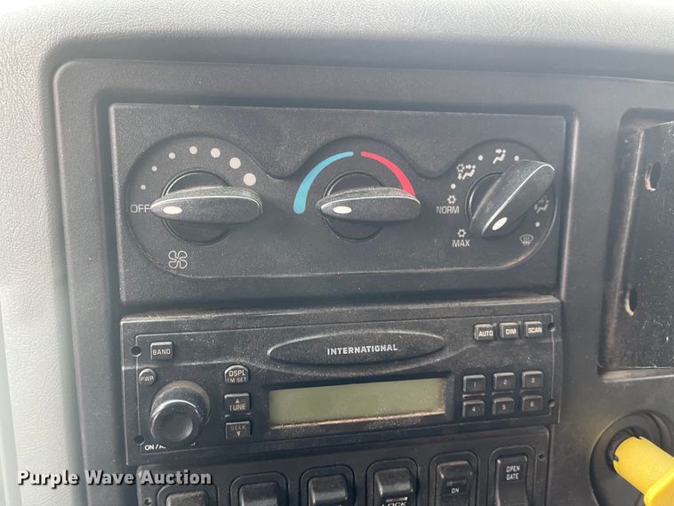 image for item KT9674 2006 International 7400  dump truck