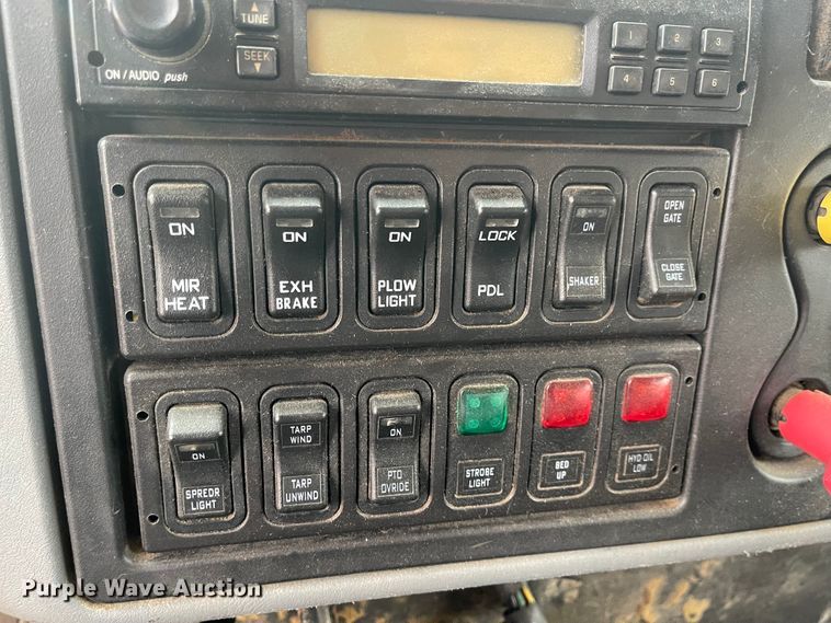 image for item KT9674 2006 International 7400  dump truck