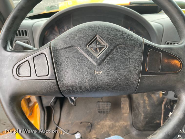 image for item KT9674 2006 International 7400  dump truck