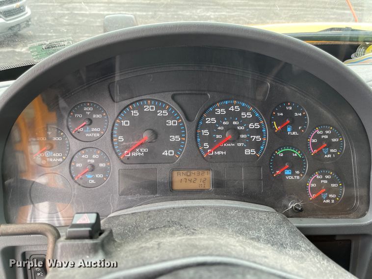 image for item KT9674 2006 International 7400  dump truck