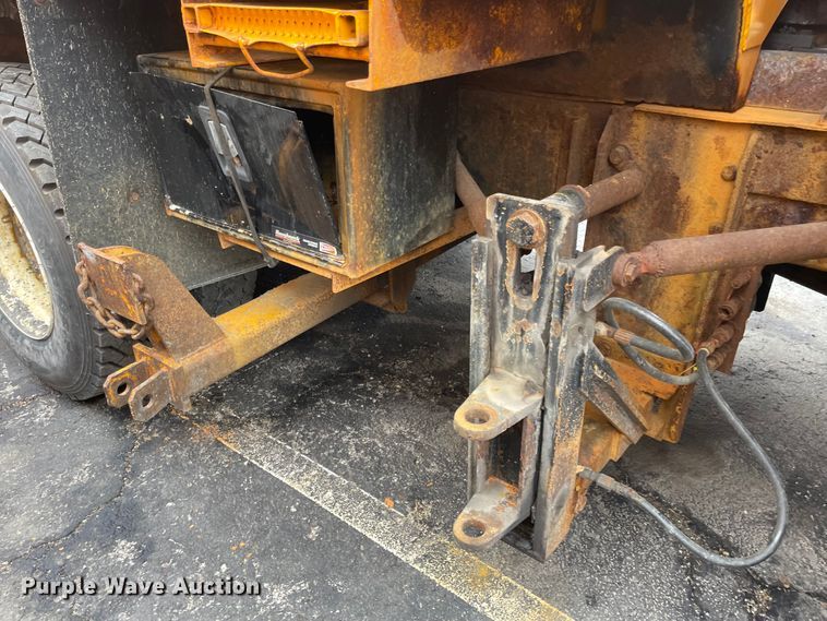 image for item KT9674 2006 International 7400  dump truck