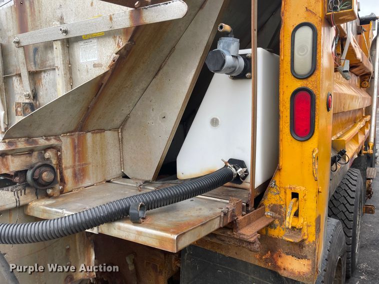 image for item KT9674 2006 International 7400  dump truck