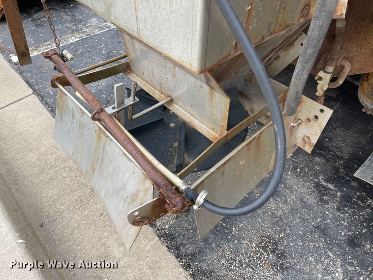 image for item KT9674 2006 International 7400  dump truck