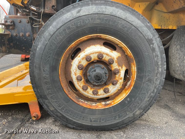 image for item KT9674 2006 International 7400  dump truck