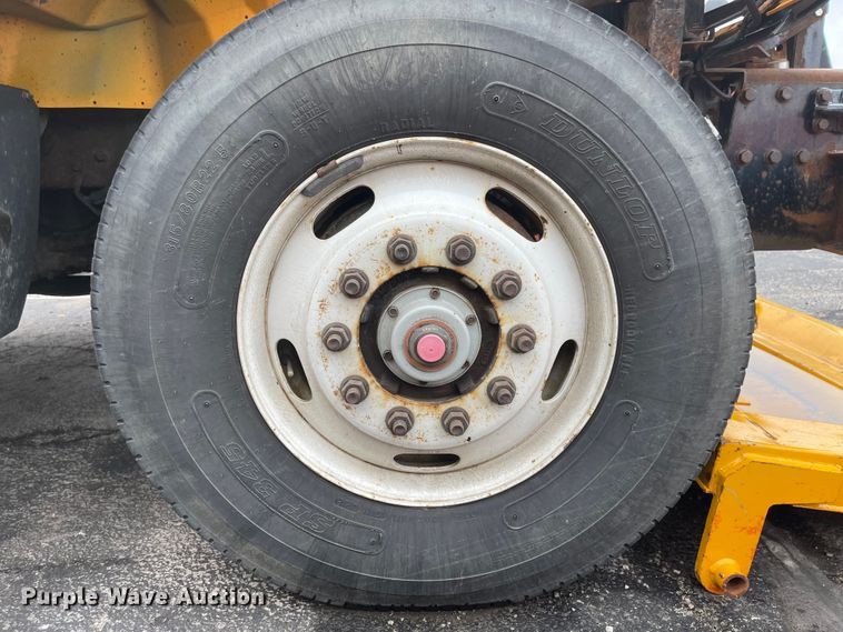 image for item KT9674 2006 International 7400  dump truck