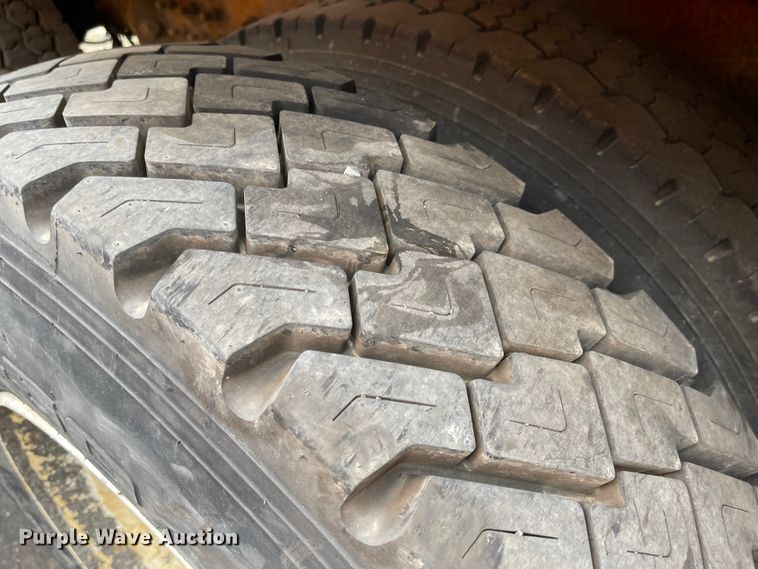 image for item KT9674 2006 International 7400  dump truck