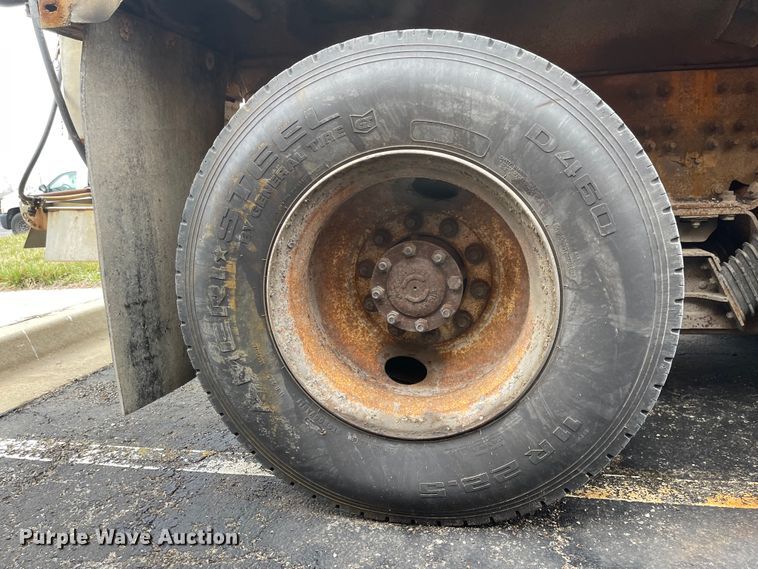 image for item KT9674 2006 International 7400  dump truck