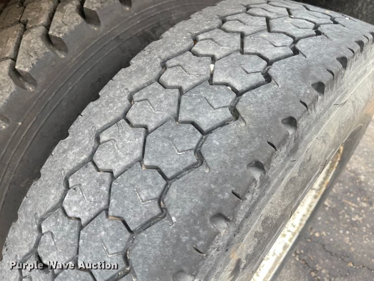 image for item KT9674 2006 International 7400  dump truck