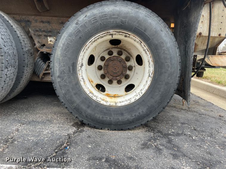 image for item KT9674 2006 International 7400  dump truck