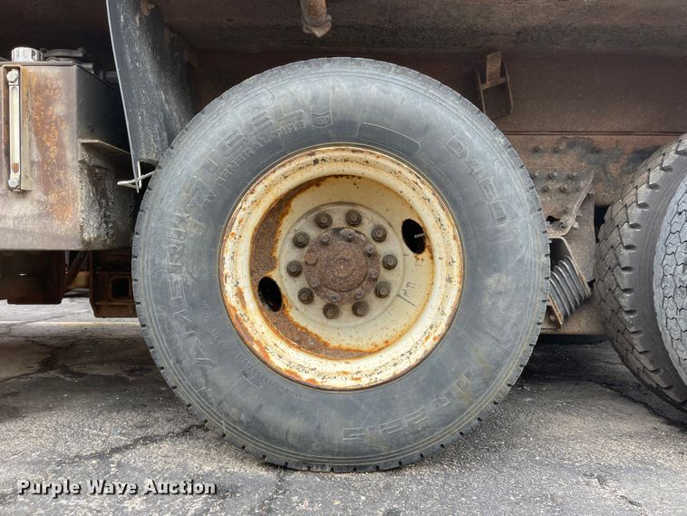 image for item KT9674 2006 International 7400  dump truck