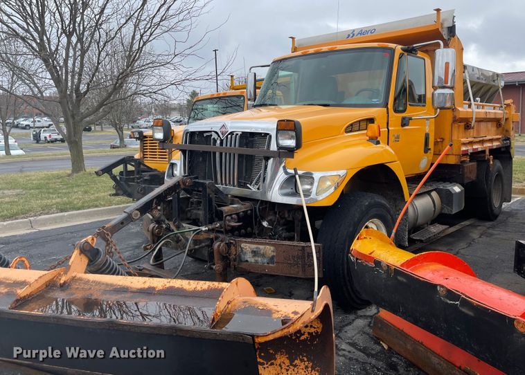 image for item KT9676 2006 International 7400  dump truck