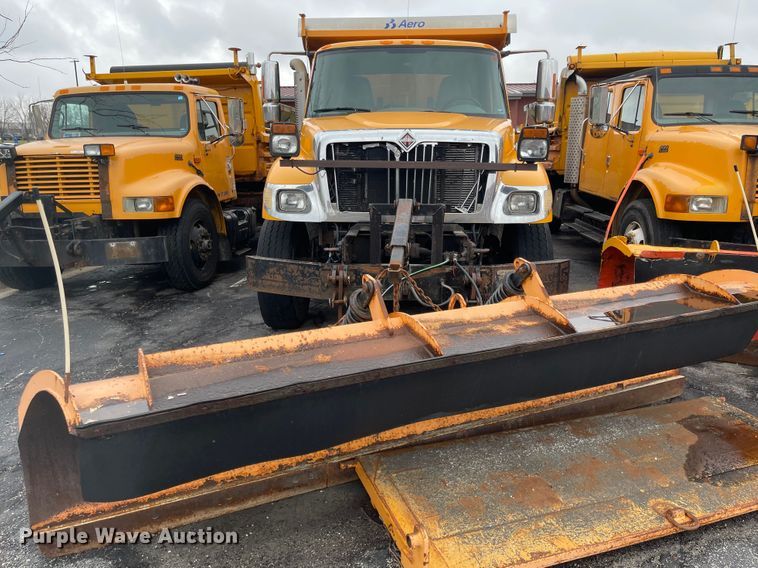 image for item KT9676 2006 International 7400  dump truck