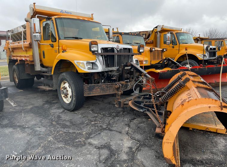 image for item KT9676 2006 International 7400  dump truck