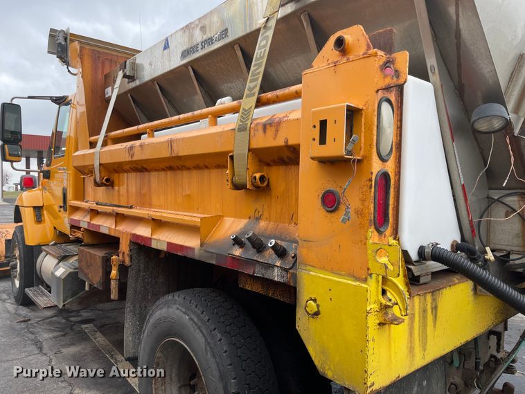 image for item KT9676 2006 International 7400  dump truck