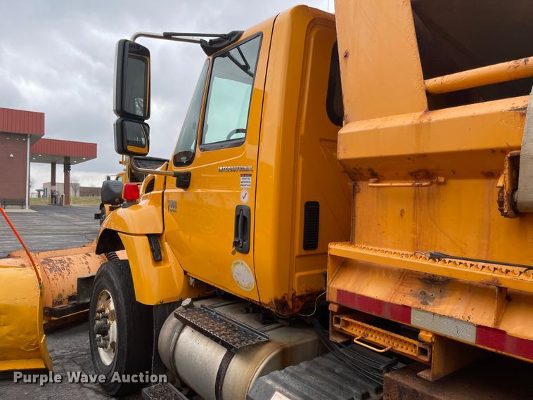 image for item KT9676 2006 International 7400  dump truck
