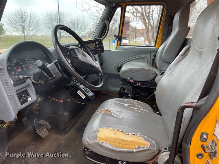 image for item KT9676 2006 International 7400  dump truck