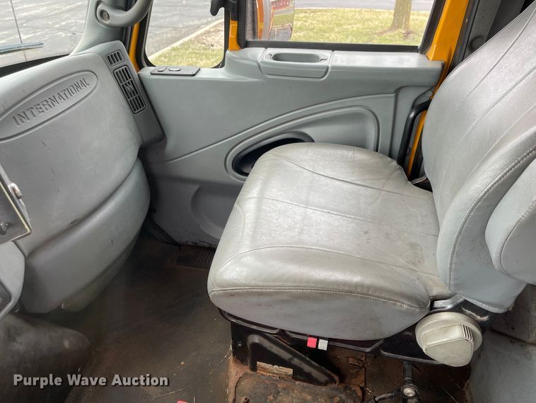 image for item KT9676 2006 International 7400  dump truck