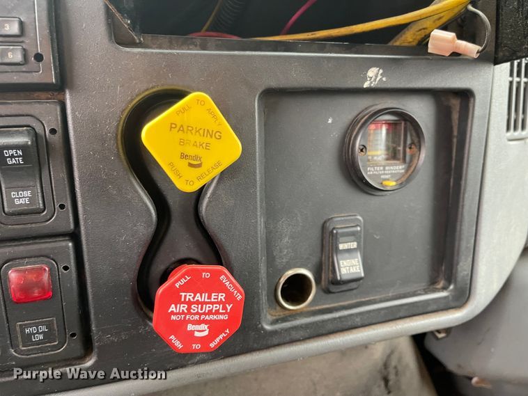 image for item KT9676 2006 International 7400  dump truck