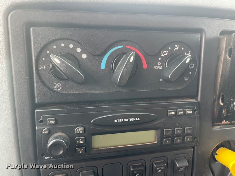 image for item KT9676 2006 International 7400  dump truck