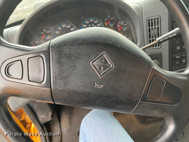 image for item KT9676 2006 International 7400  dump truck