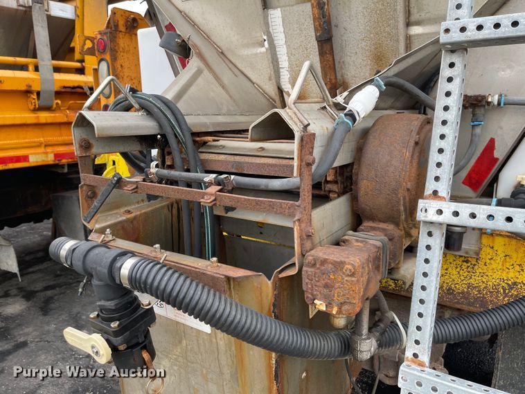 image for item KT9676 2006 International 7400  dump truck