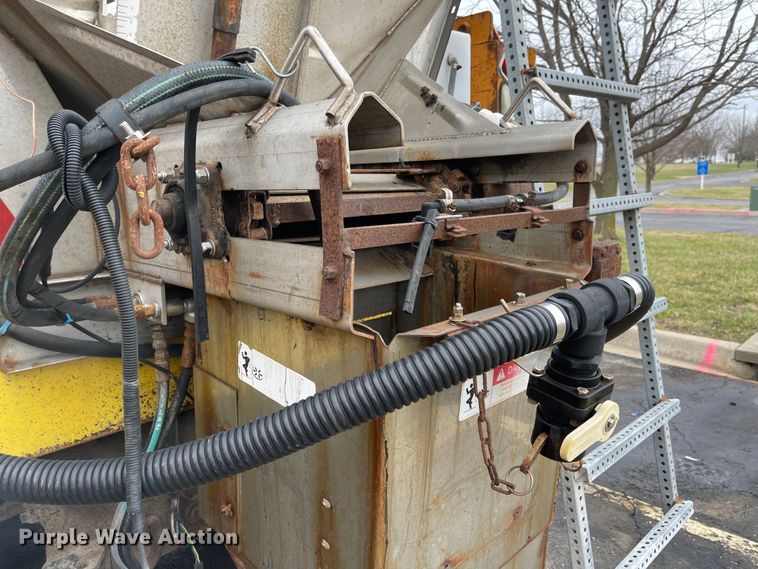 image for item KT9676 2006 International 7400  dump truck