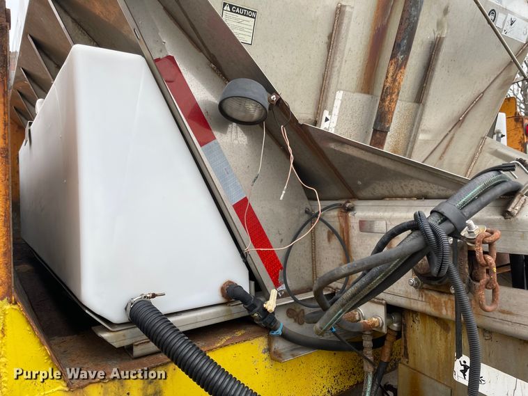 image for item KT9676 2006 International 7400  dump truck