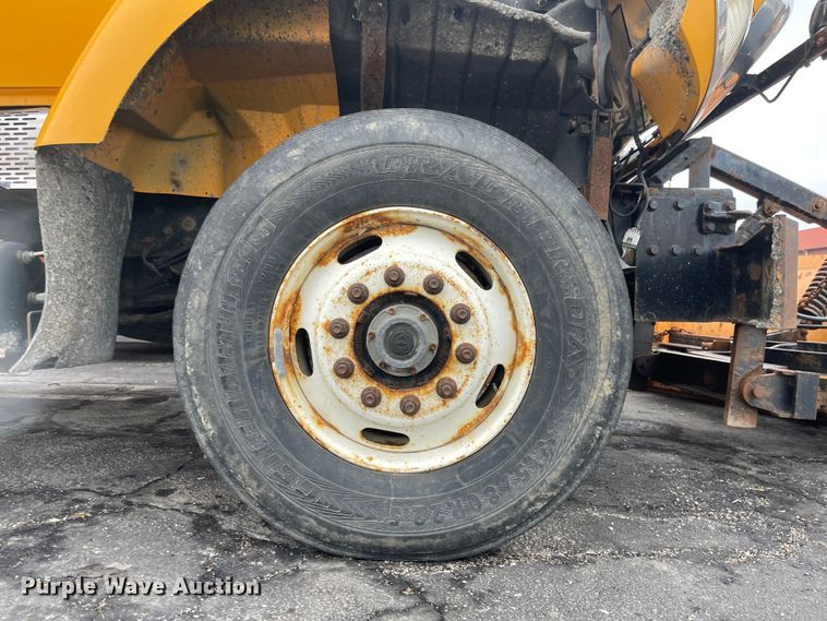 image for item KT9676 2006 International 7400  dump truck