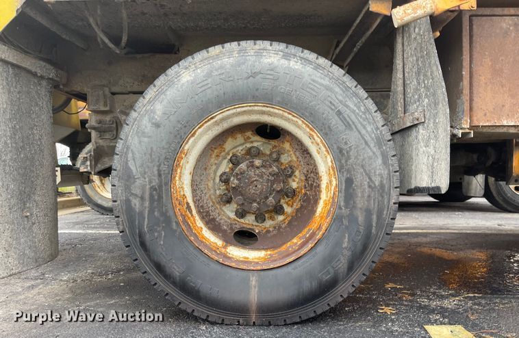 image for item KT9676 2006 International 7400  dump truck