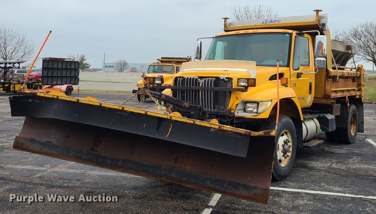 image for item KT9680 2005 International 7400  dump truck