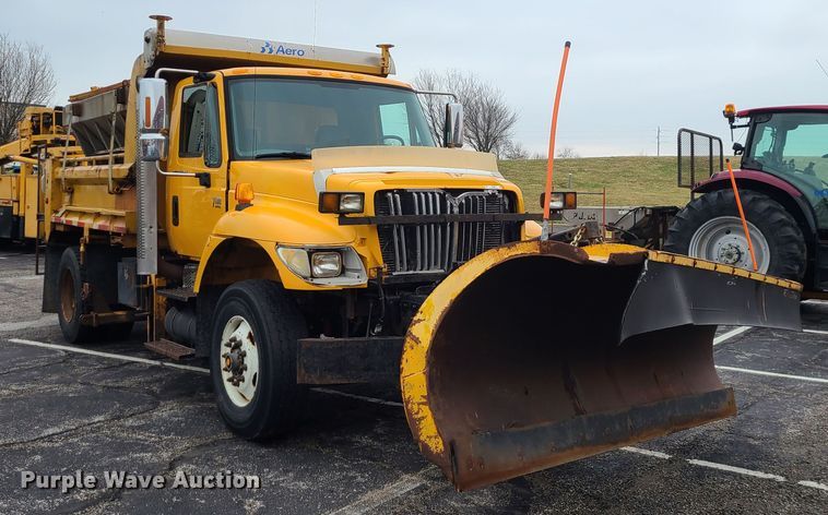 image for item KT9680 2005 International 7400  dump truck