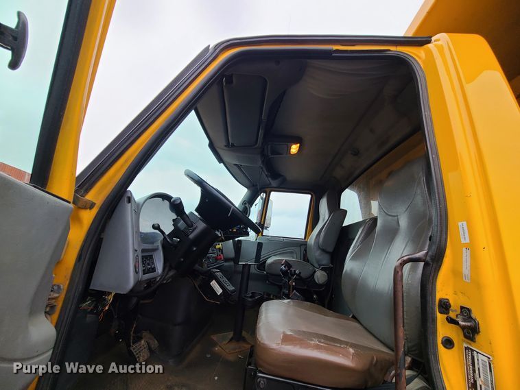 image for item KT9680 2005 International 7400  dump truck