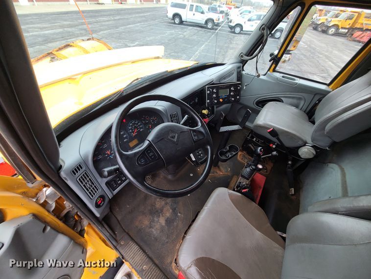 image for item KT9680 2005 International 7400  dump truck