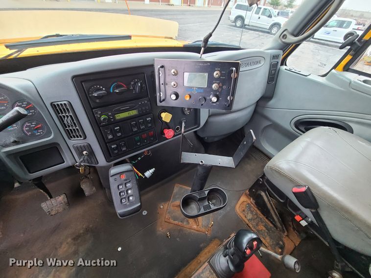 image for item KT9680 2005 International 7400  dump truck