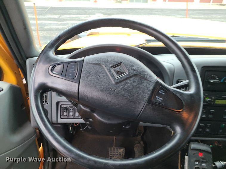 image for item KT9680 2005 International 7400  dump truck