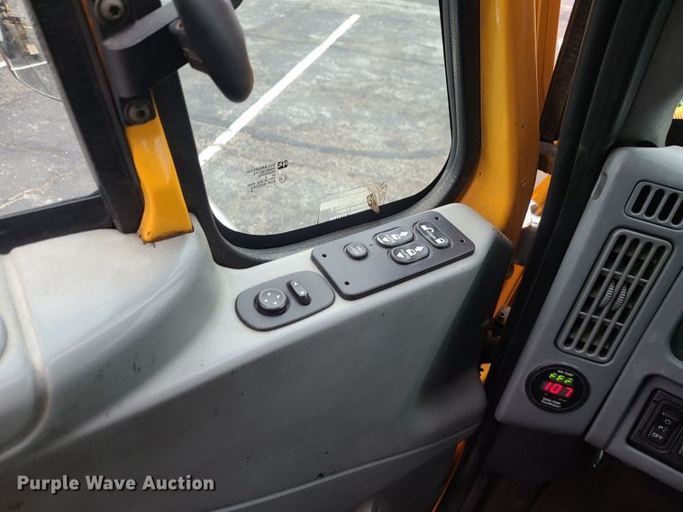 image for item KT9680 2005 International 7400  dump truck