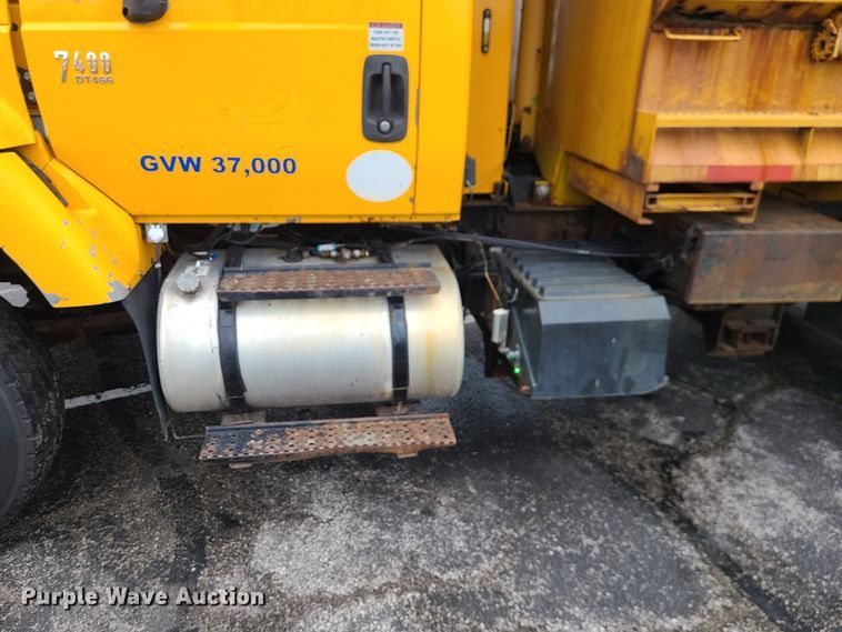 image for item KT9680 2005 International 7400  dump truck