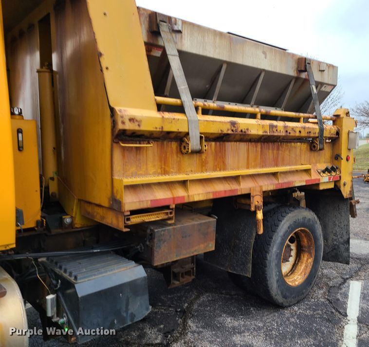 image for item KT9680 2005 International 7400  dump truck