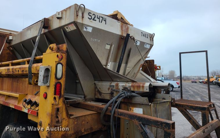 image for item KT9680 2005 International 7400  dump truck