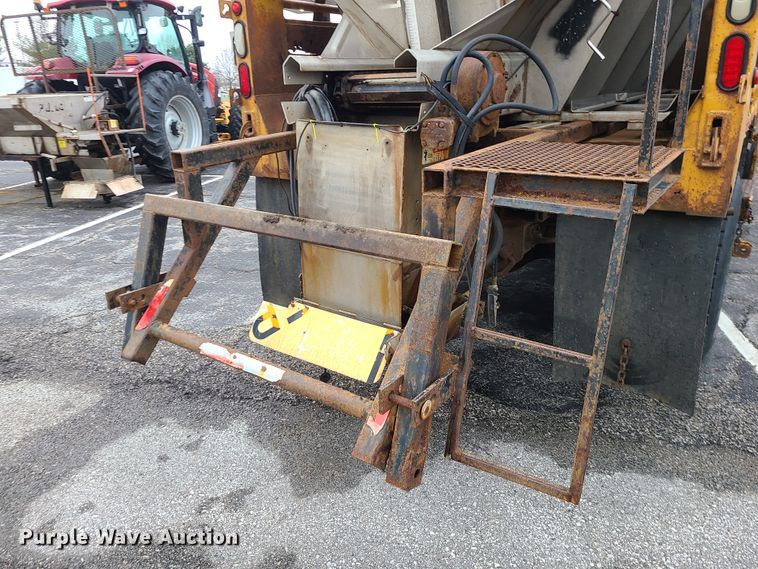 image for item KT9680 2005 International 7400  dump truck