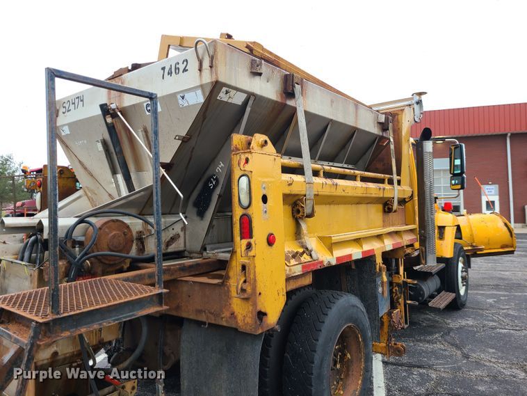 image for item KT9680 2005 International 7400  dump truck