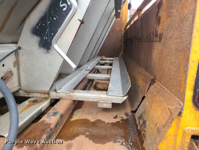 image for item KT9680 2005 International 7400  dump truck