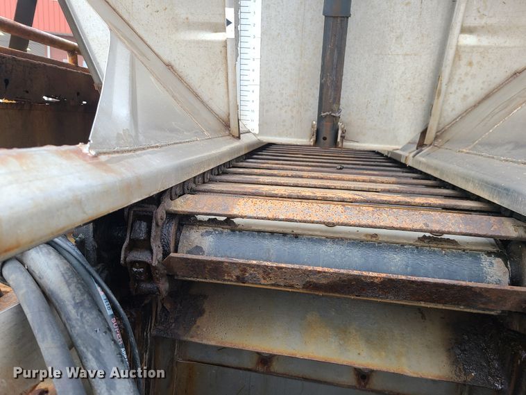 image for item KT9680 2005 International 7400  dump truck