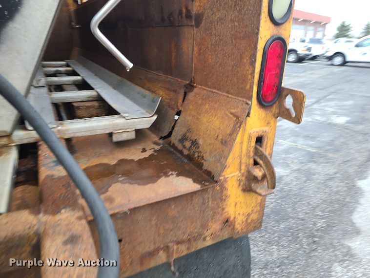 image for item KT9680 2005 International 7400  dump truck