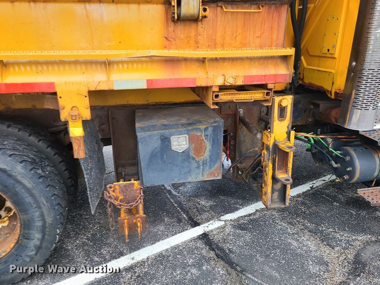 image for item KT9680 2005 International 7400  dump truck