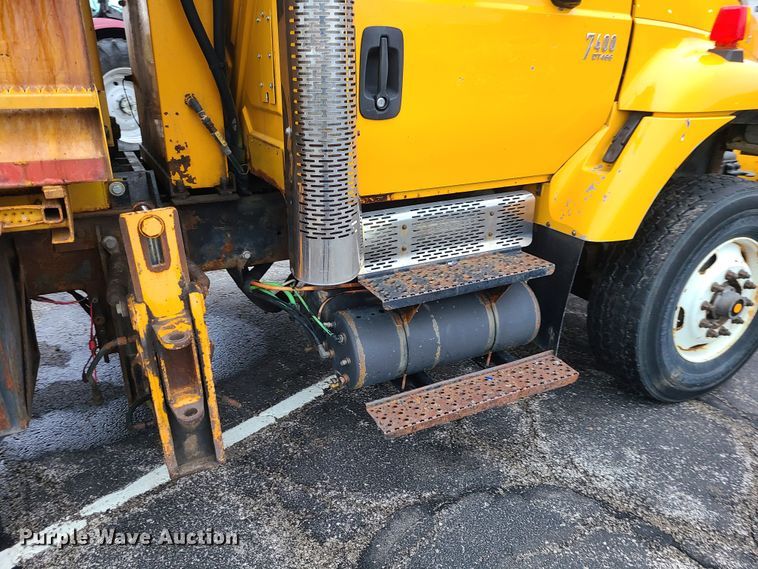 image for item KT9680 2005 International 7400  dump truck