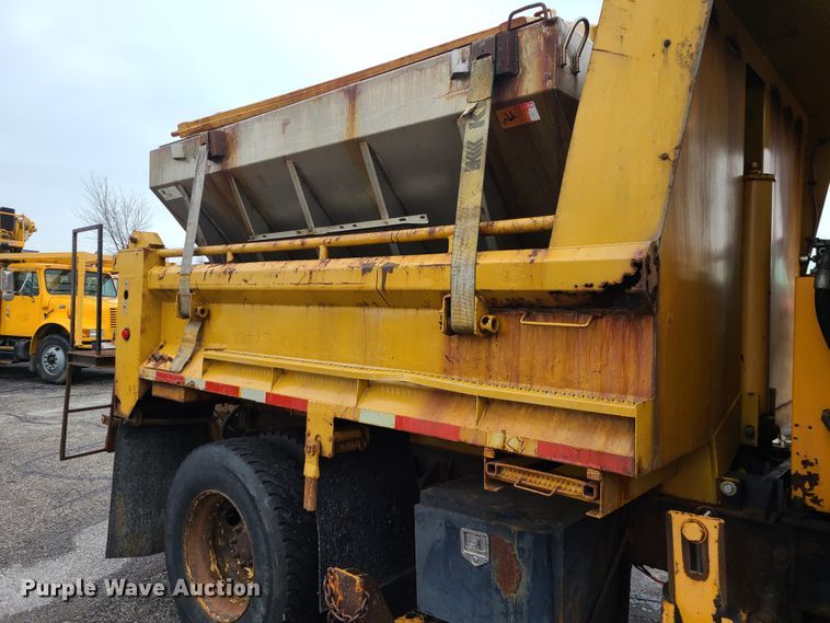 image for item KT9680 2005 International 7400  dump truck
