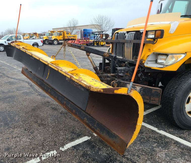 image for item KT9680 2005 International 7400  dump truck