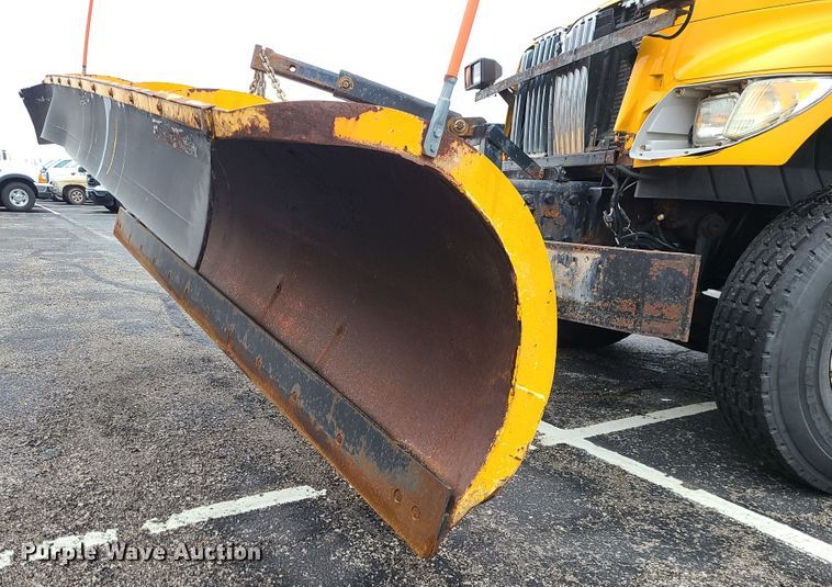 image for item KT9680 2005 International 7400  dump truck