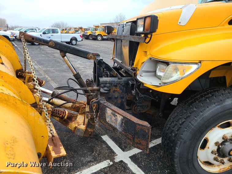 image for item KT9680 2005 International 7400  dump truck